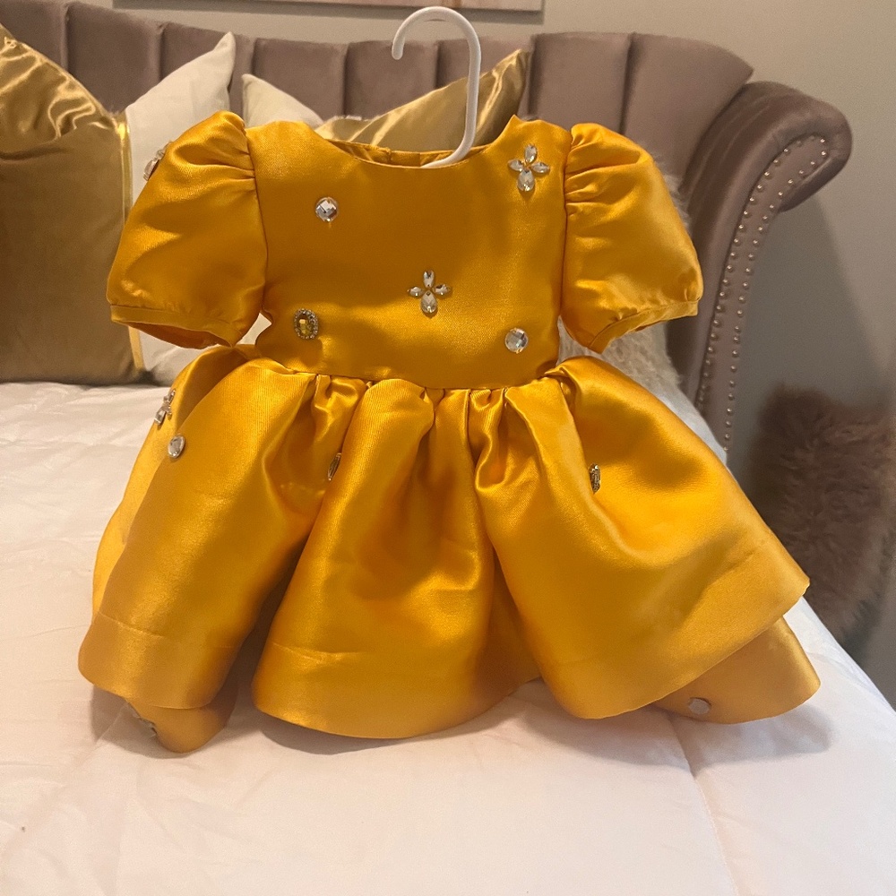 Yellow/gold dress with diamonds